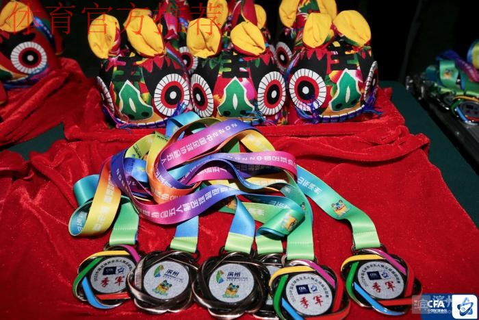 深圳南岭铁狼斩获2023五超联赛冠军奖杯